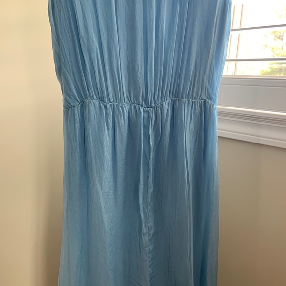 Gorgeous summer dress flows beautifully. Can be tied at front or back. Size M - Picture 4 of 11